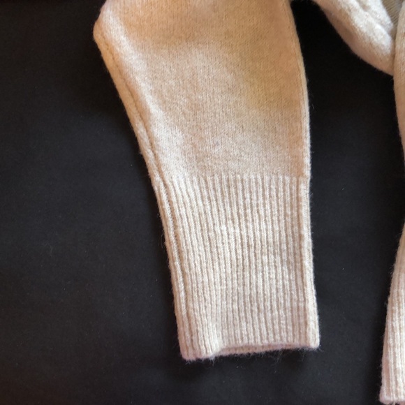 Cute vneck sweater - Picture 2 of 5